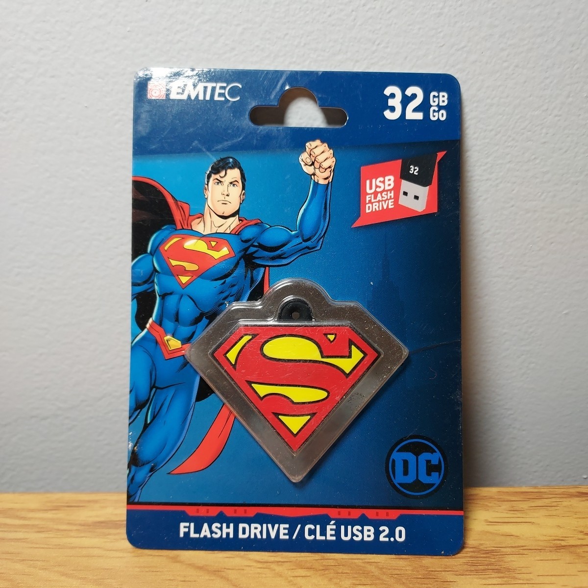 Emtec Superman USB 32 GB Flash Drive/Keychain Back to School New Sealed
