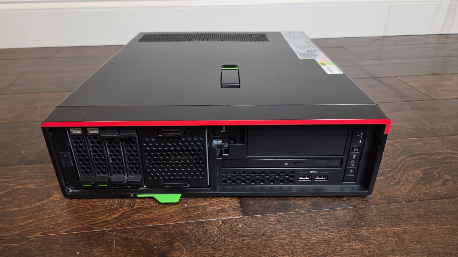 Fujitsu PRIMERGY TX1320 Mini Server M4 SFF 8 Bay Xeon E-2134 3.50GHz 24GB