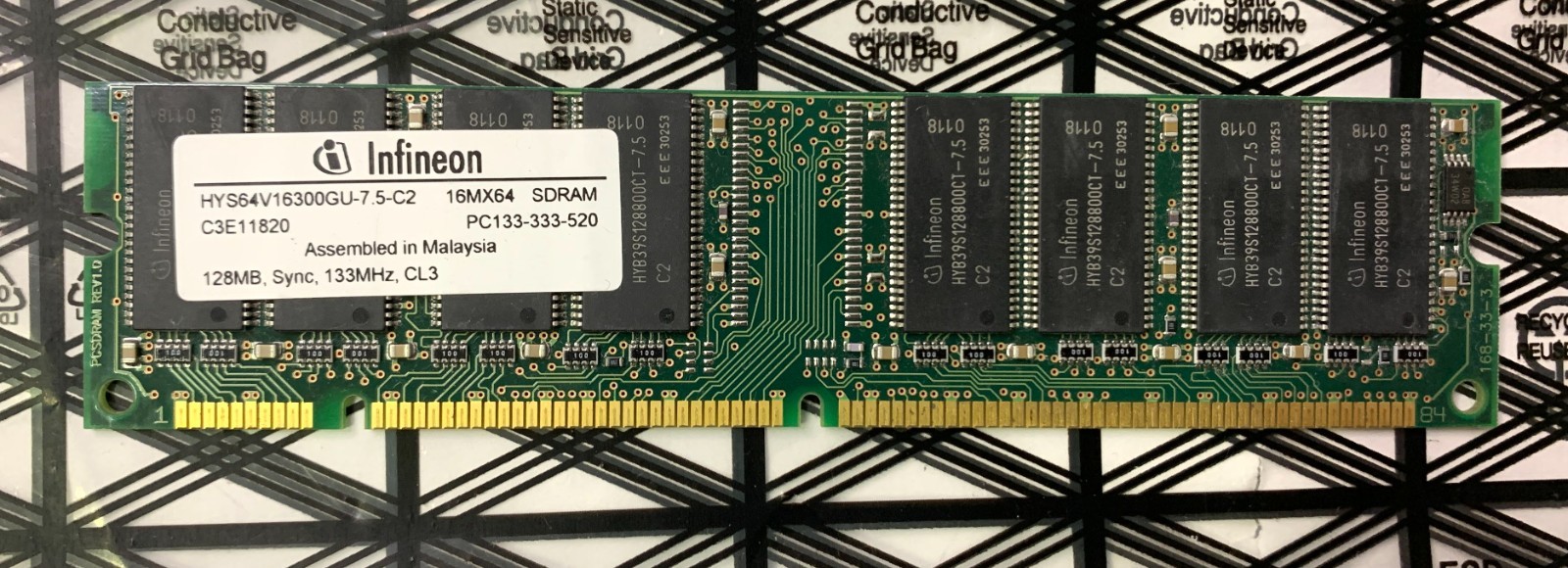 Infineon HYS64V16300GU-7.5-C2 PC133-333-520 128MB Sync 133MHz CL3 SD-RAM Module
