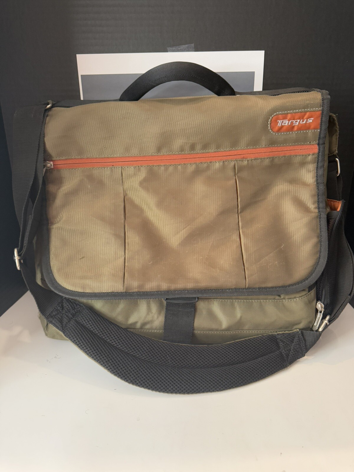 TARGUS Laptop Olive Bag Classic Messenger Top Load Laptop Carrying Case 15”