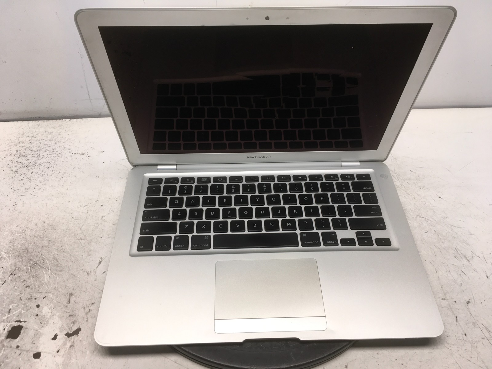 Apple MacBook Air Intel Core 2 Duo P7500 1.6GHz 2 GB NO HDD No Batt - FOR PARTS