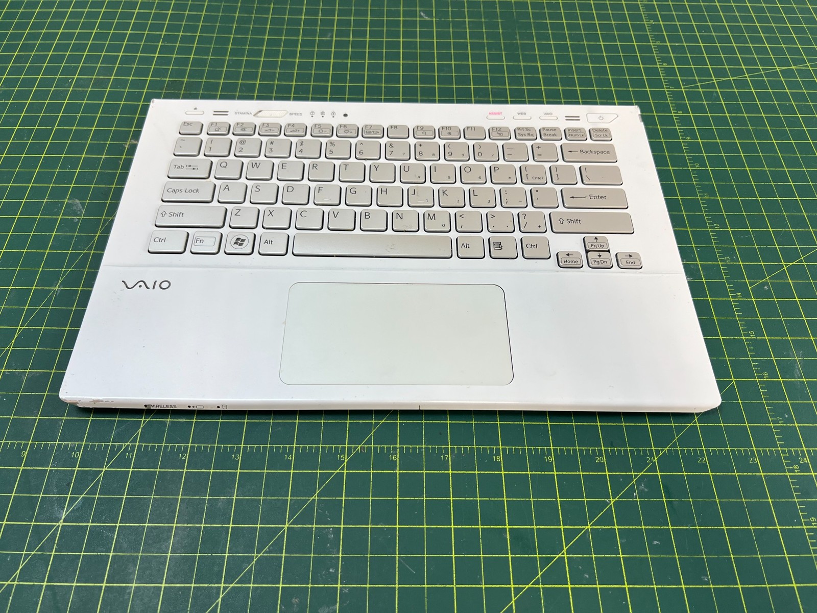 Sony Vaio SVS131 13.3" Palmrest Touhpad Keyboard White 025-3023-2360-A #ce994