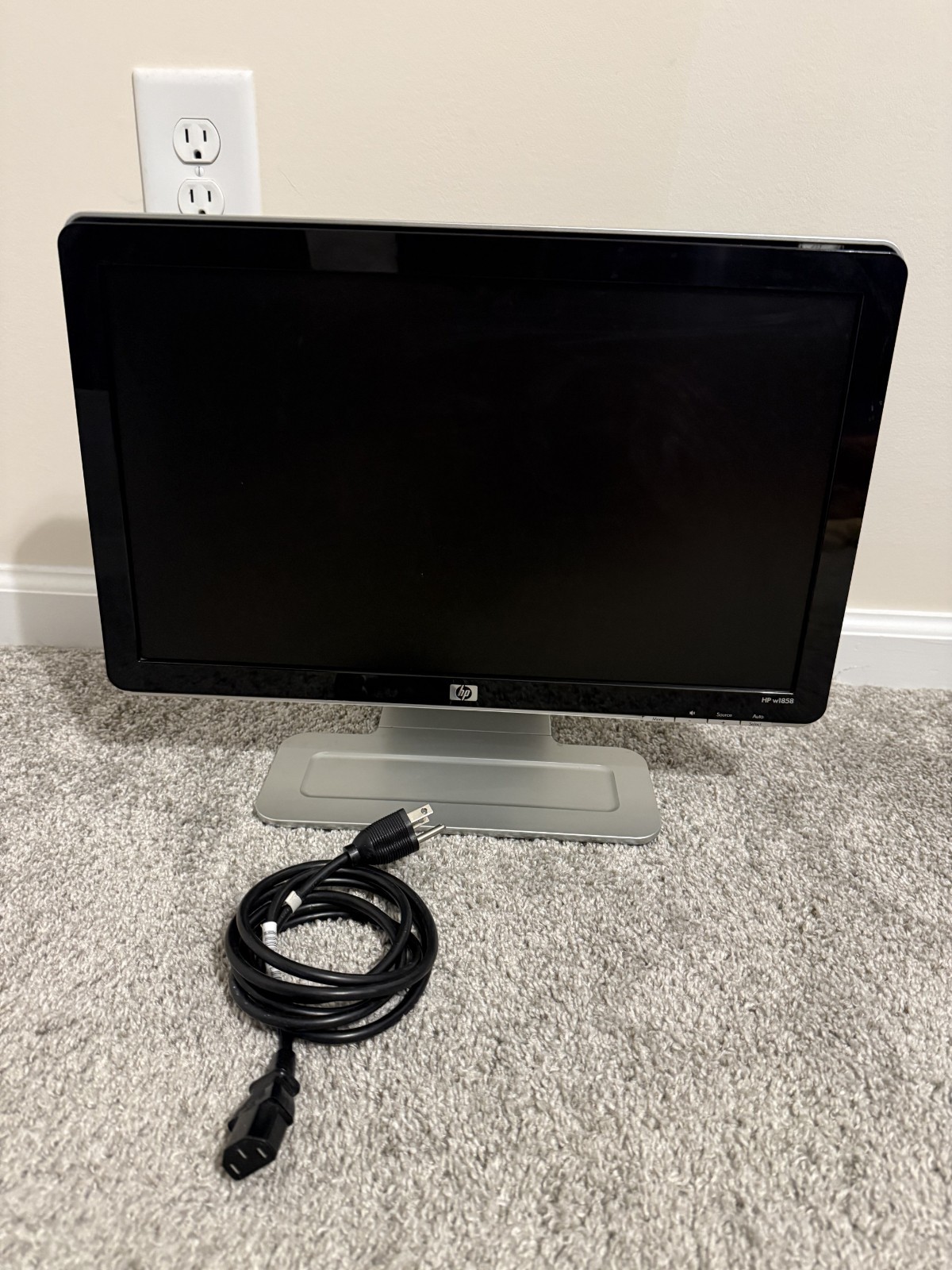 HP w1858 18.5" 1366x768 VGA DVI LCD Monitor w/ Stand & Power Cord