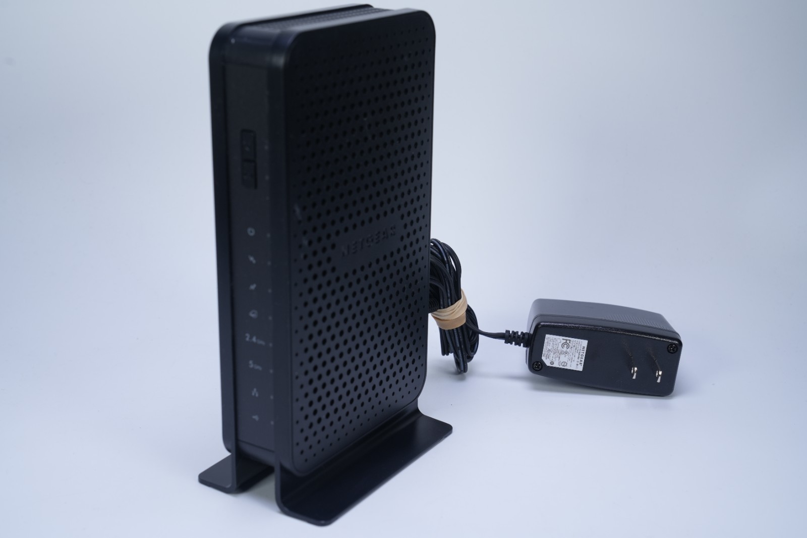 Netgear C3700 N600 802.11n Dual Band Gigabit DOCSIS 3.0 Wi-Fi Cable Modem Router