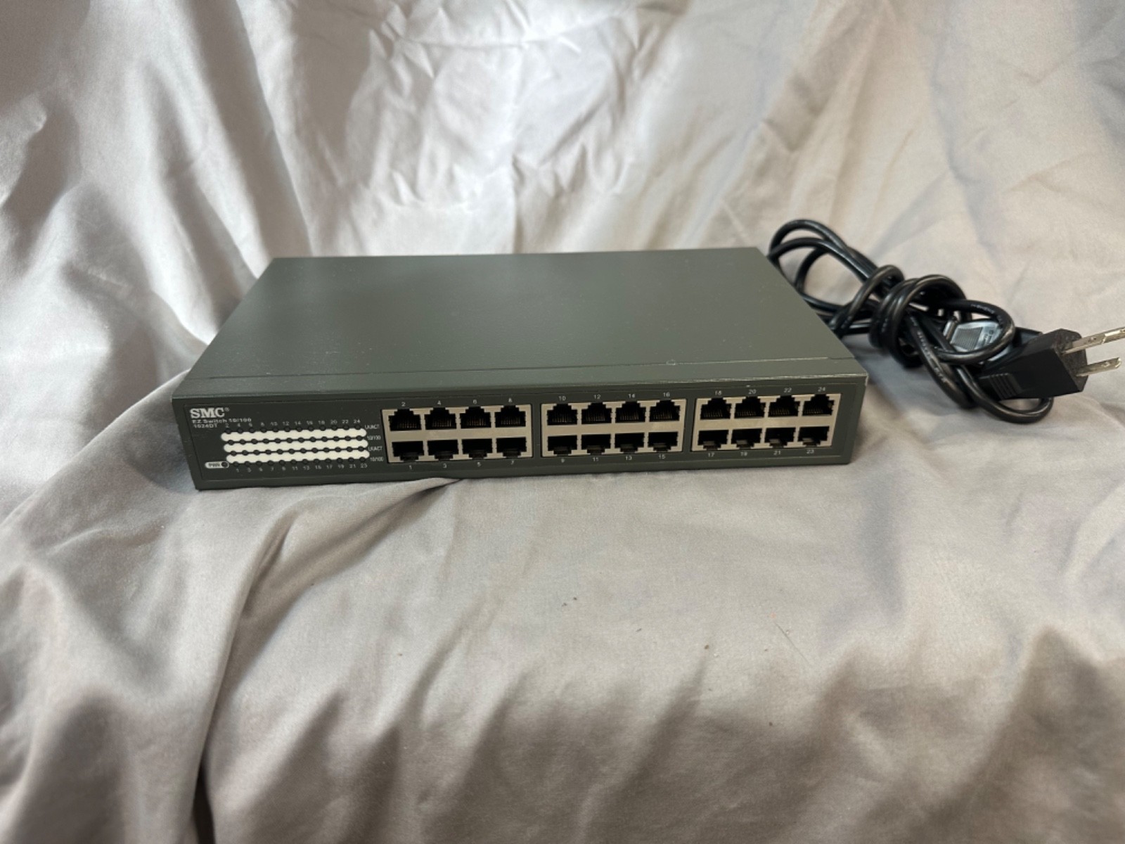 SMC EZNET-24SW Switch 10/100 Ethernet Switch, Network