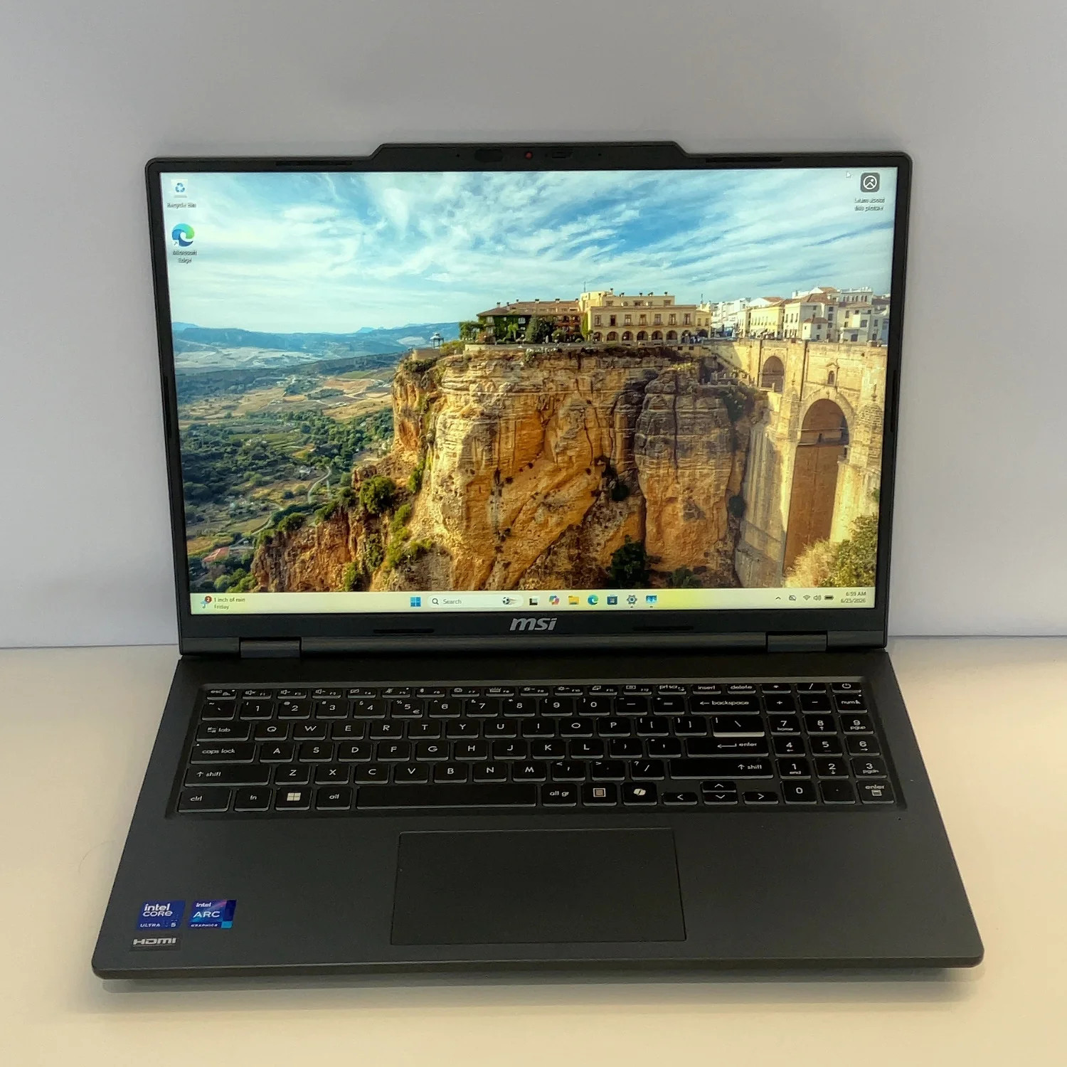 MSI Venture 16 AI A1MTG-048US  16" Core Ultra 5 125H 3.6GHz 16GB RAM 512GB SSD