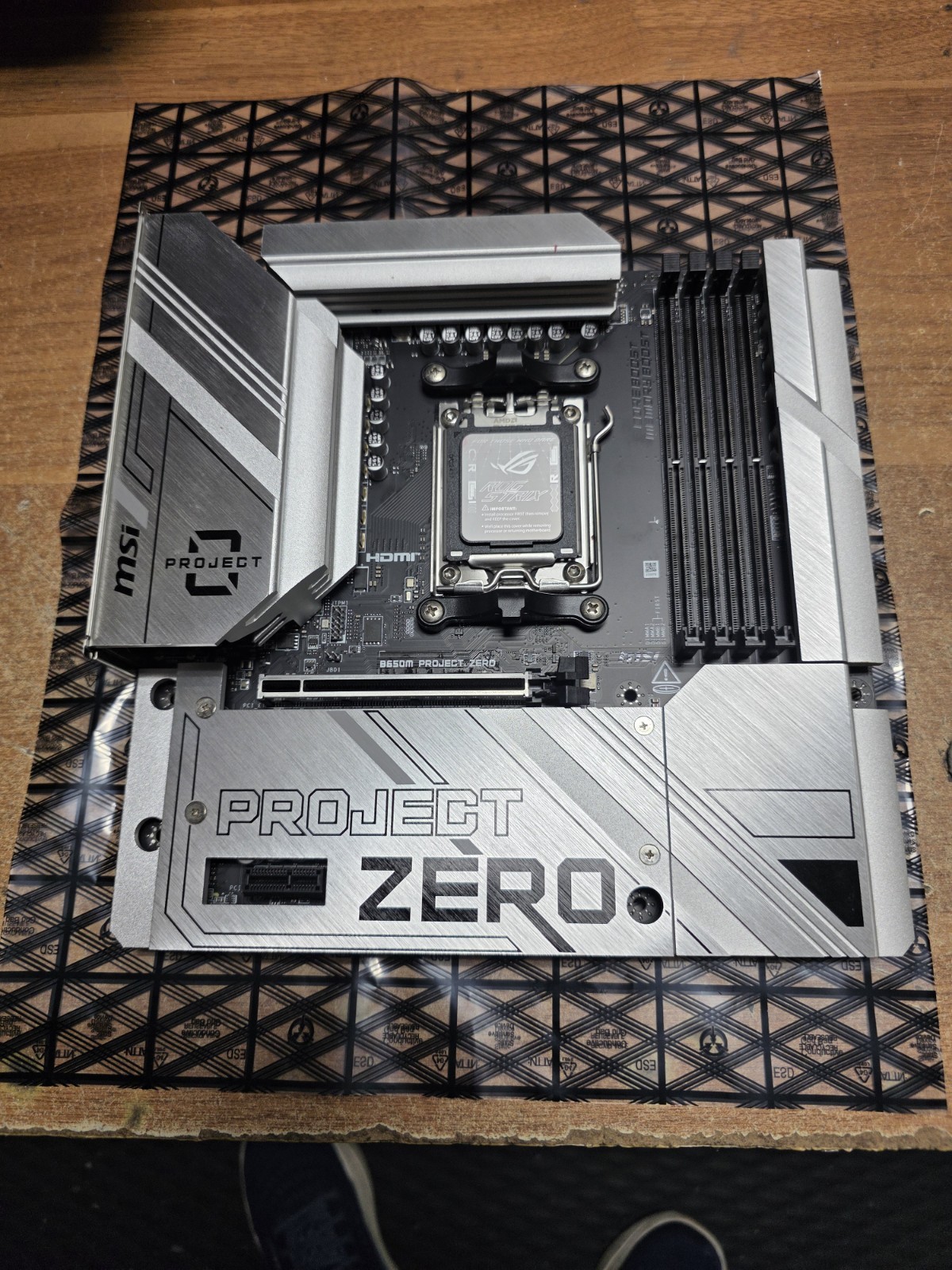 MSi B650M Project Zero AM5 Back-connect mATX WIFI AMD DDR5 Motherboard