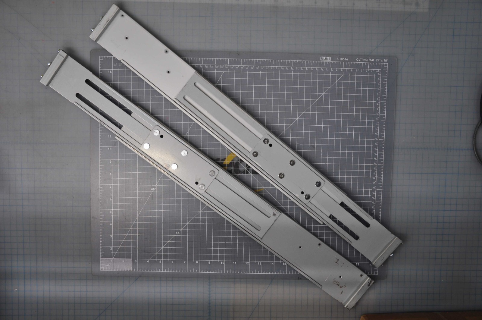 HS-1235T-RAIL IBM 2U CHASSIS MOUNTING RAIL KIT IBM STORAGE SERVER 24-36"