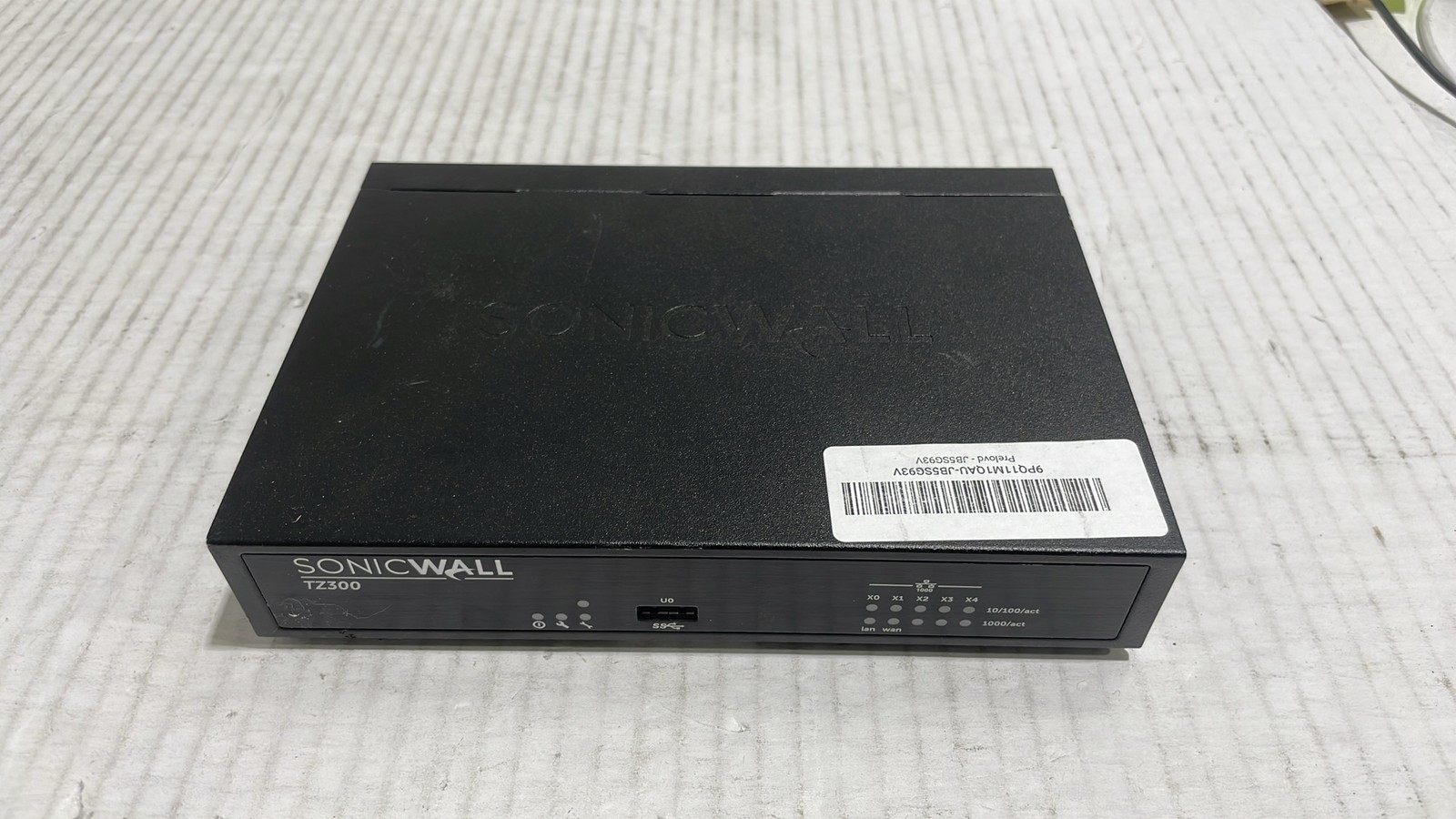 Dell SonicWall TZ300 APL28-0B4 Network Security Firewall 5-Port Gigabit