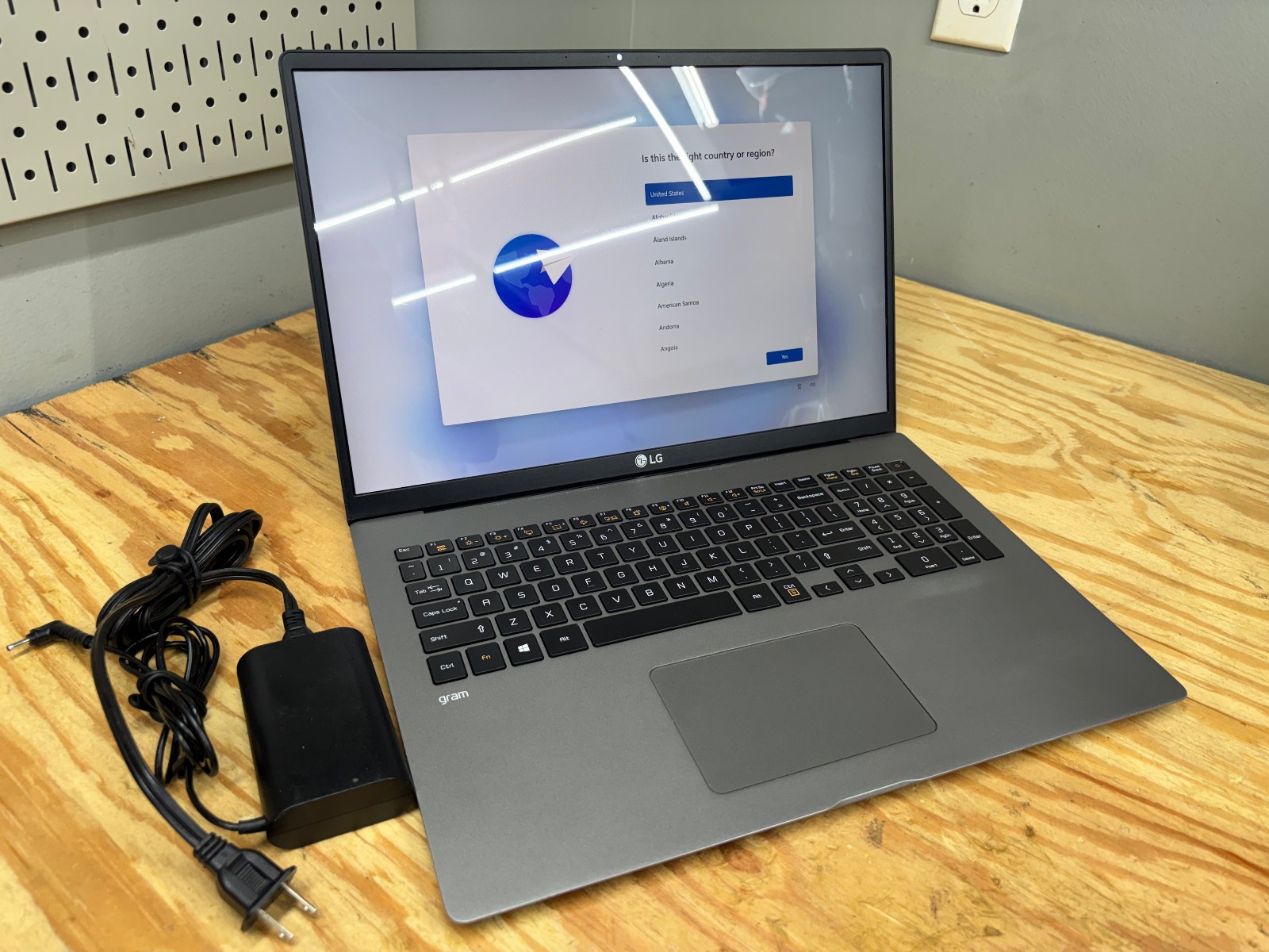 LG gram 17 17Z90N 17" 2560x1600 i7-1065G7 16GB RAM 512GB SSD Win 11 Laptop