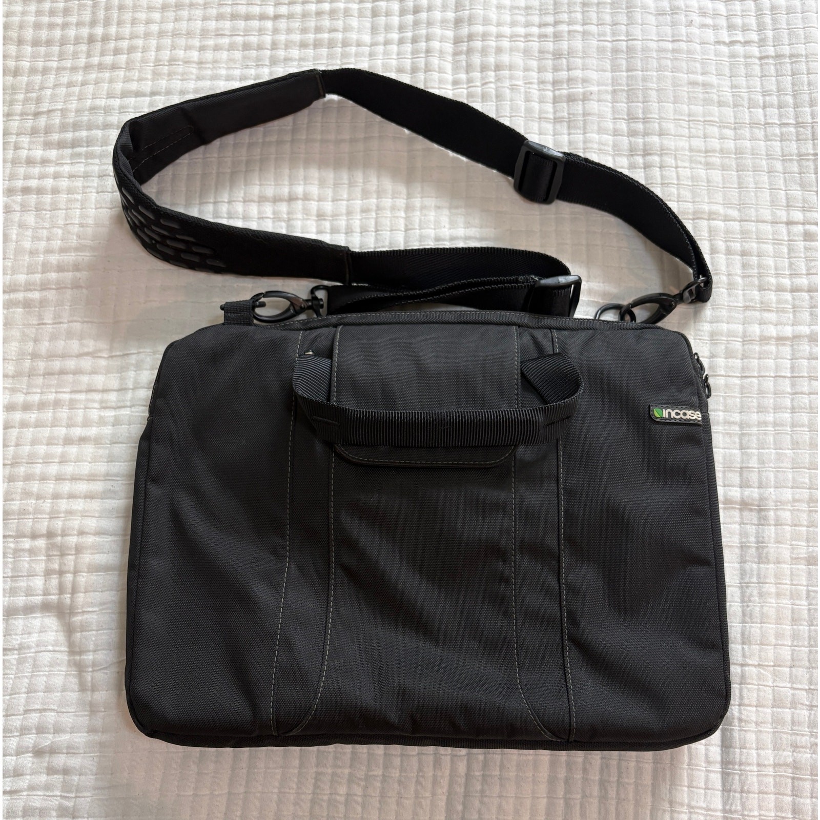 incase Black Padded Laptop w Large Strap and Small Handel 