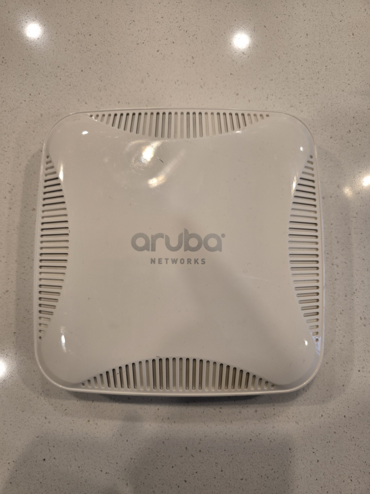 Aruba 7005 (US) 16 AP Branch Controller Model ARCN0104 JW634A With 5 AP Licenses