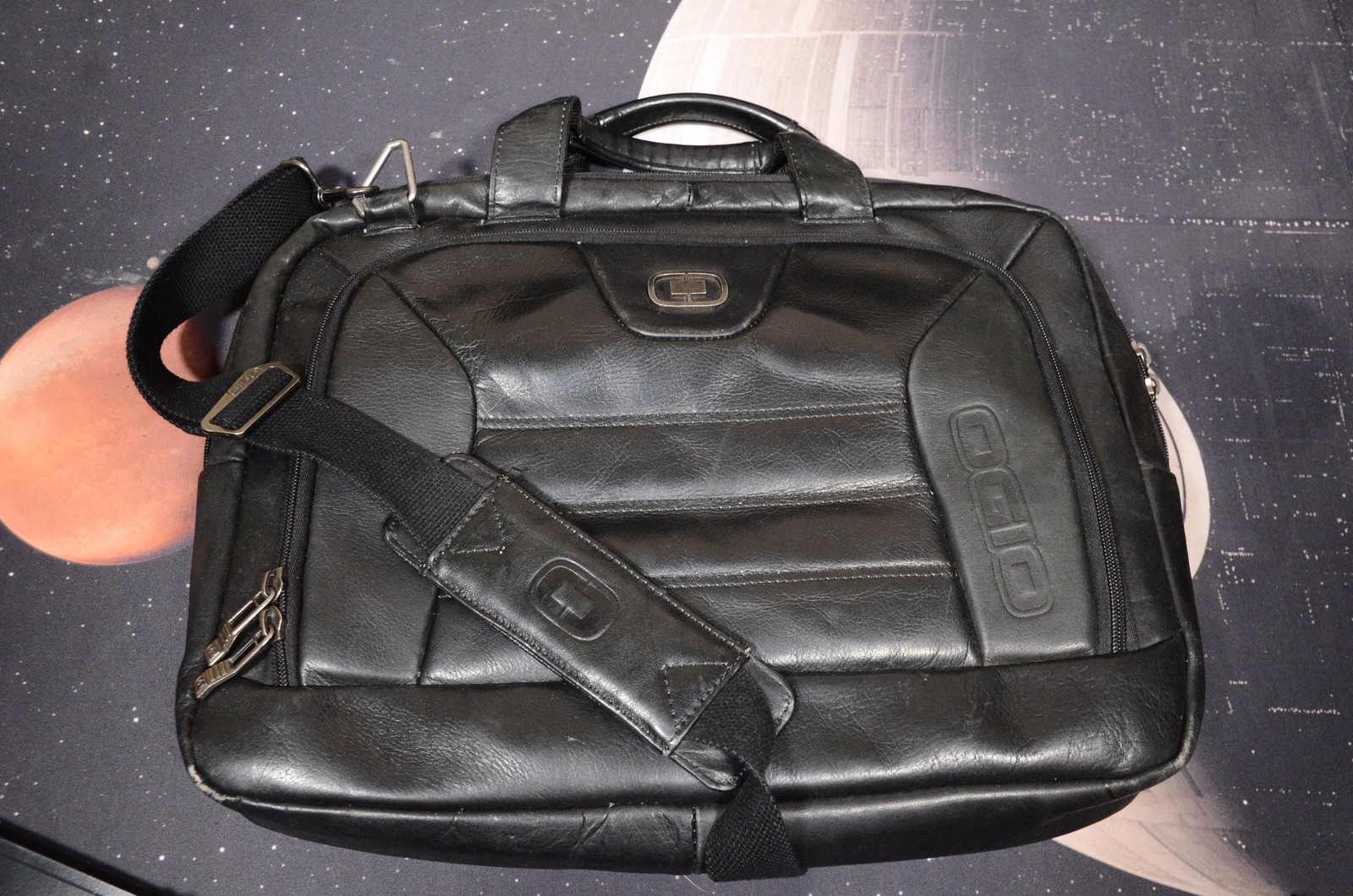 OGIO Black Leather Laptop Shoulder Messenger Bag Padded Briefcase