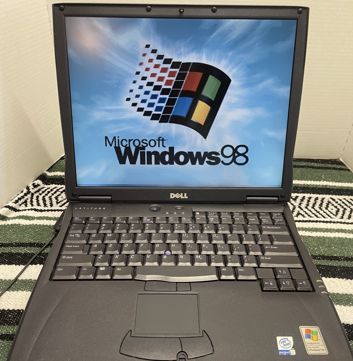 Vintage Dell Latitude C610 Pentium III Windows 98 DOS Compatible Laptop Serial