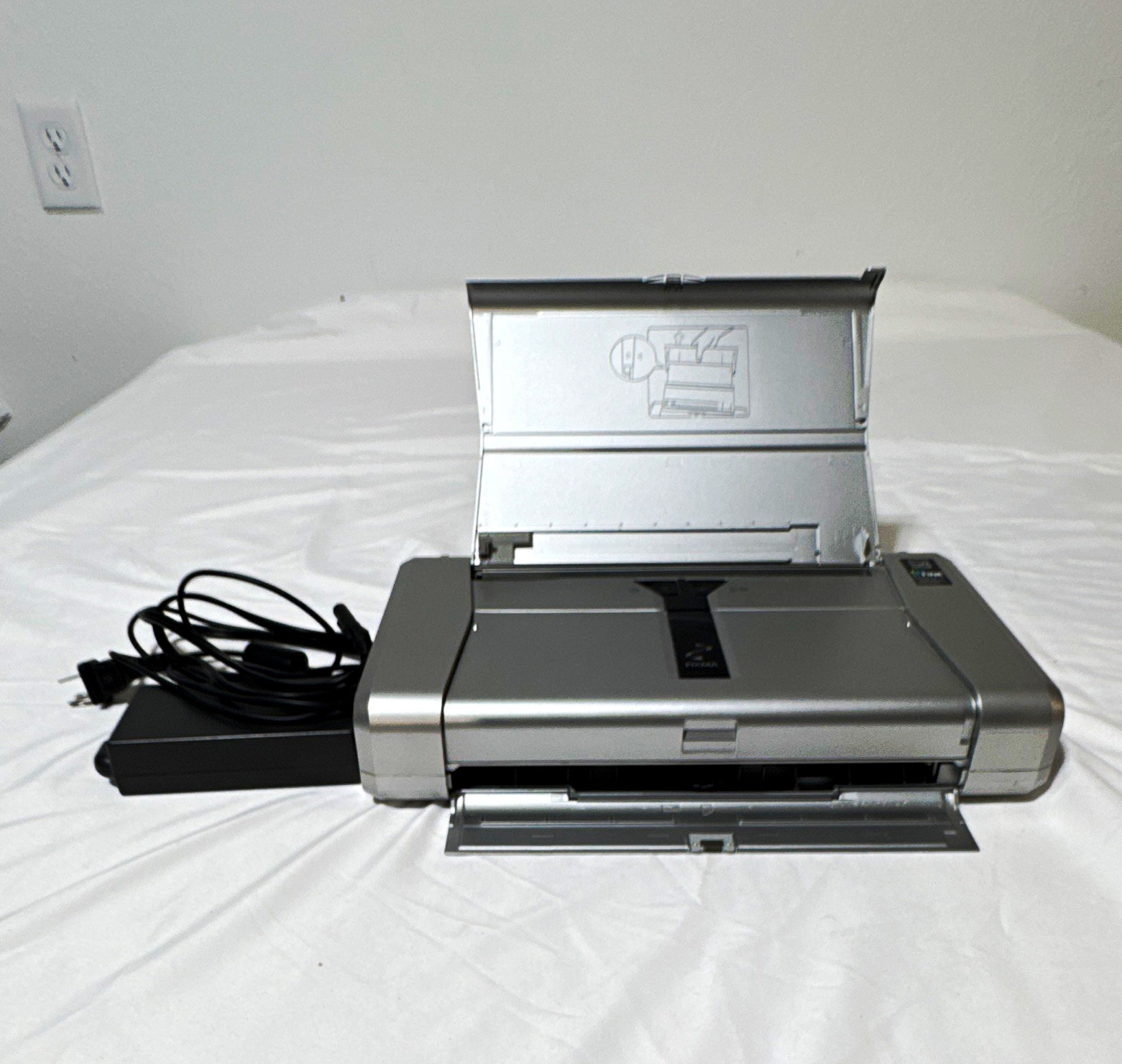Canon PIXMA iP100 Portable Mobile Color Inkjet Printer USB w/ Power Adapter