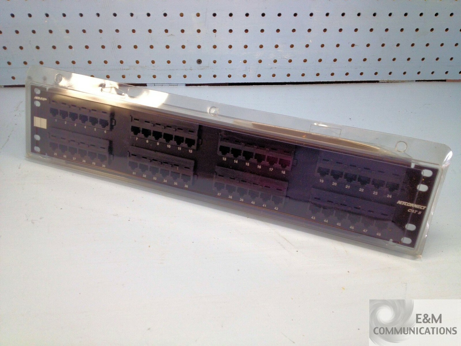 557872-1 00 REV T AMP TYCO 48 PORT CAT5 RJ45 23 INCH RACKMOUNTABLE PATCH PANEL