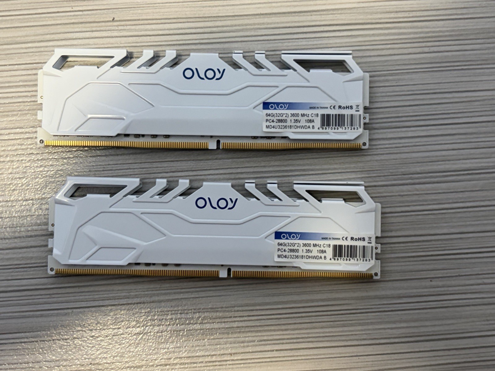 Oloy 64GB (2 x 32GB) PC4-28800 (DDR4-3600) UDIMM Memory (MD4U3236181DHWDA)