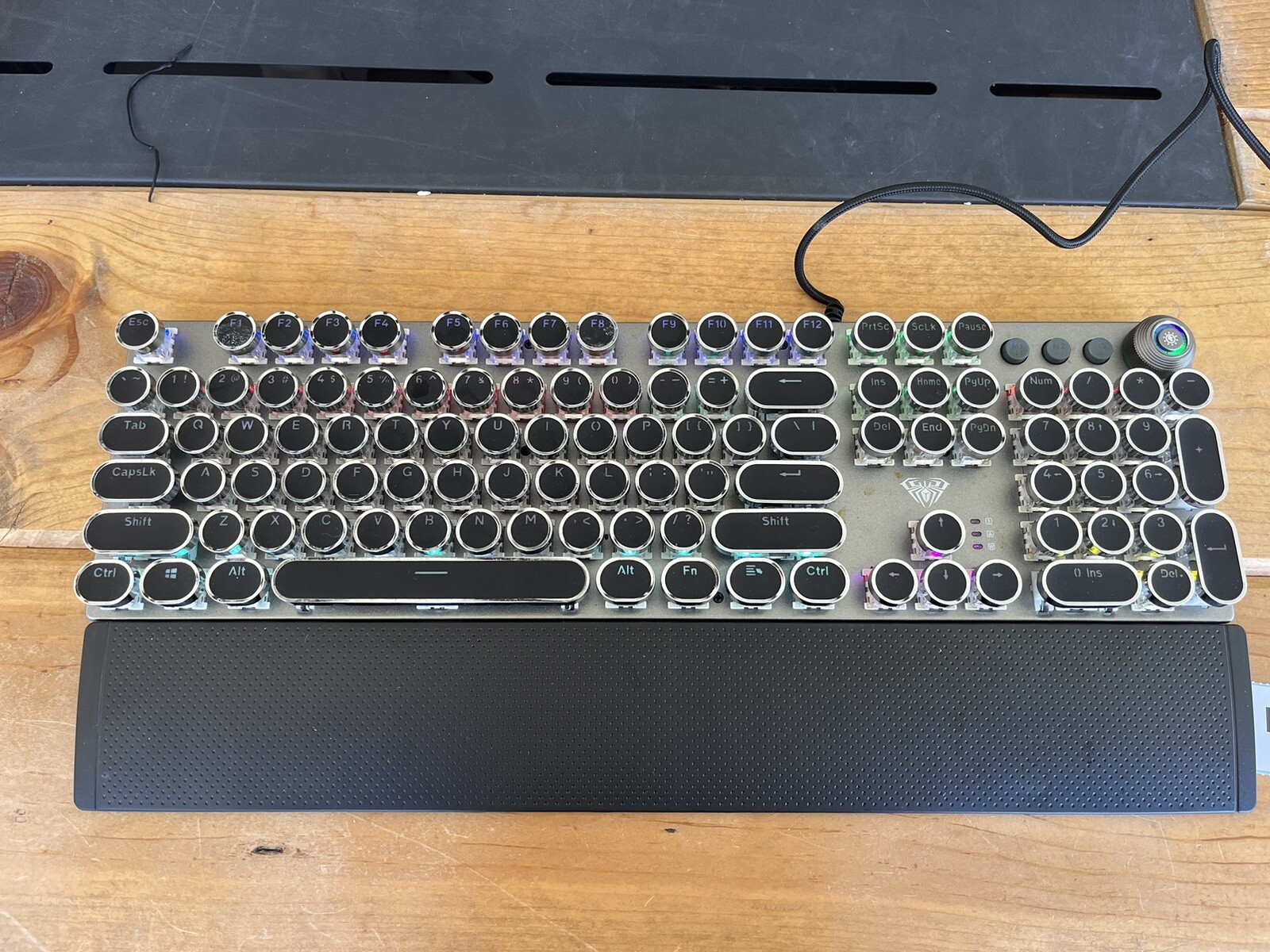 AULA Round Keycaps Black-blue switches  AULA F2088 Typewriter Style Mechanical