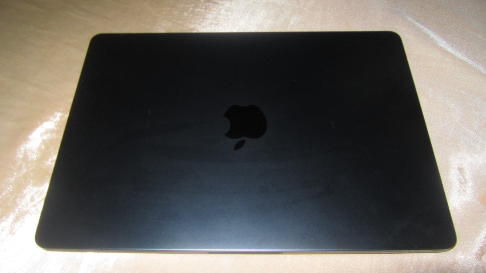 2025 Apple MacBook Air 13-inch M4 Chip 16GB RAM 256GB SSD Sky Blue Icloud lock