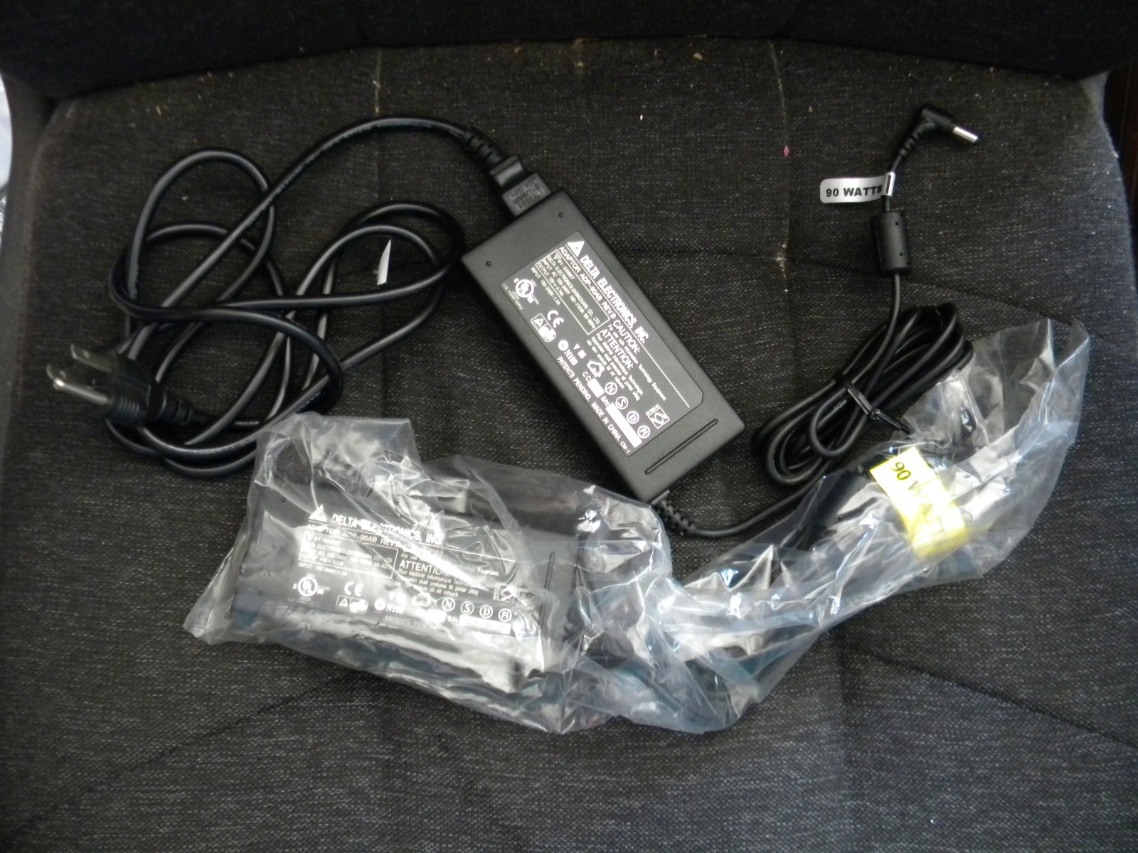 Delta ADP-90AB AC Adapter 19V 4.74A 90W Compaq HP Dell IBM Laptops Visio E320VP