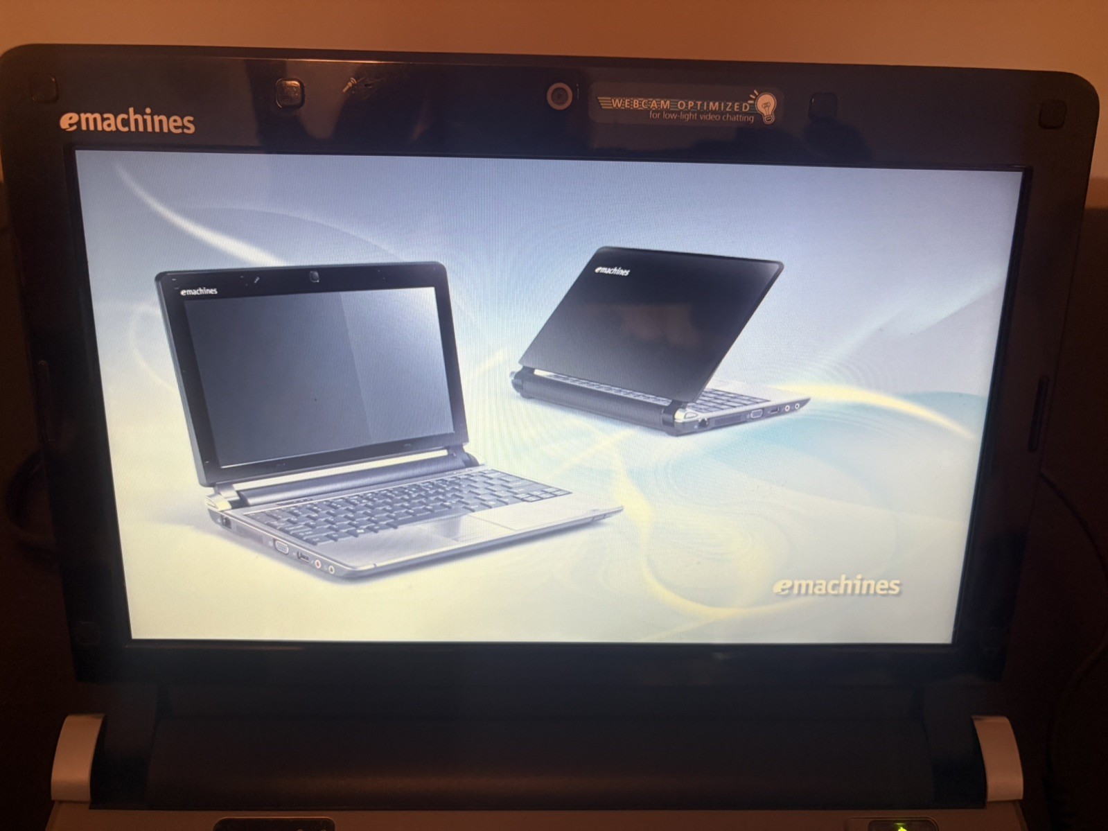 eMachines eM250 10.1" Netbook Win XP Home 1GB Memory 160 GB HDD