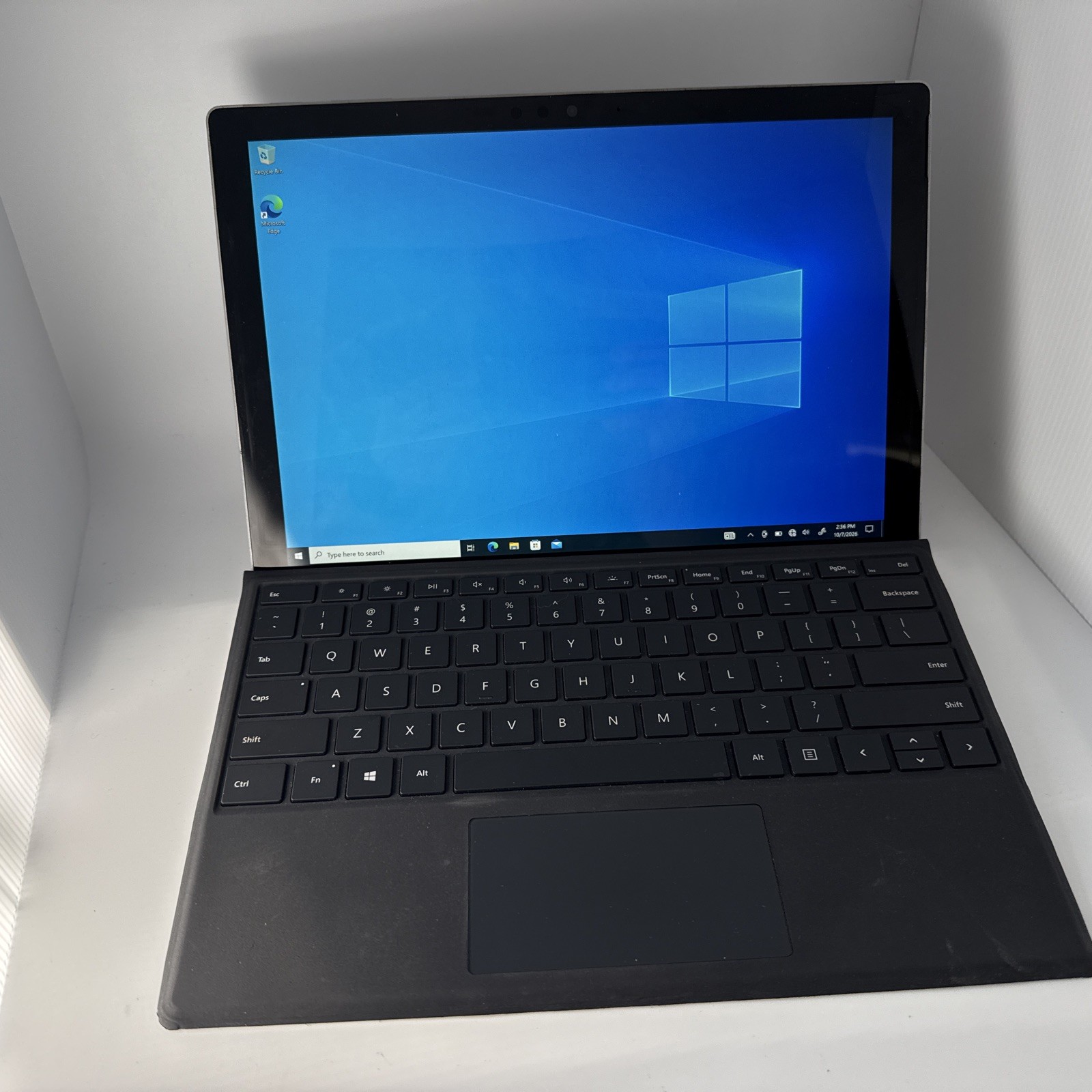 Microsoft Surface Pro  1796 1.00GHz 1.61 GHz 4GB Ram Windows 10 Pro