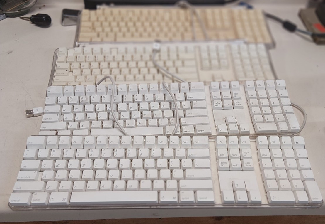 Vintage 2-Apple Pro Keyboard M7803/ 1- Apple A1048  1- Apple  Wireless A1016