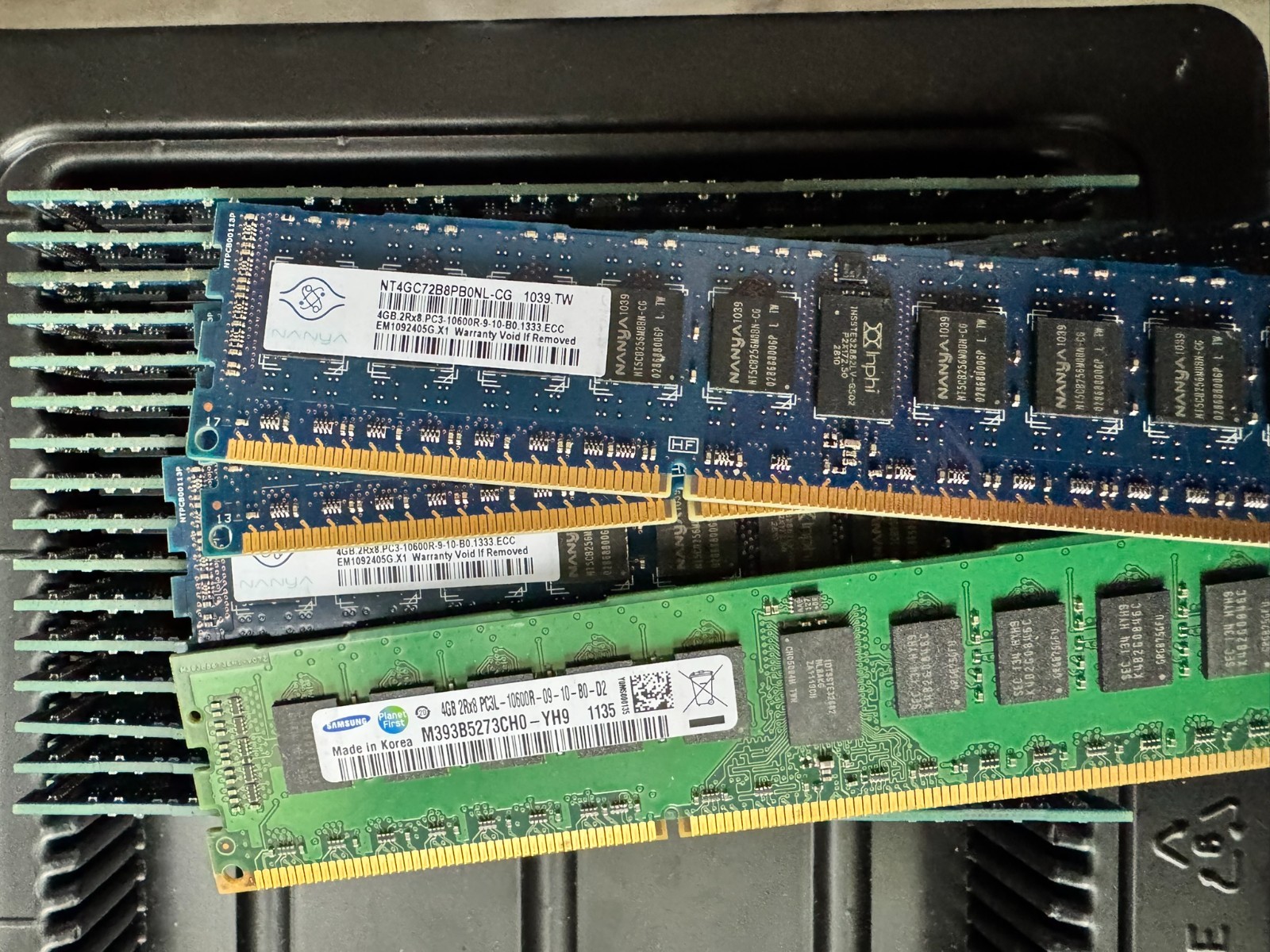 Lot of 24 (96 GB) Nanya Samsung Micron | 4GB 2Rx8 PC3-10600R | DDR3 ECC REG 1333
