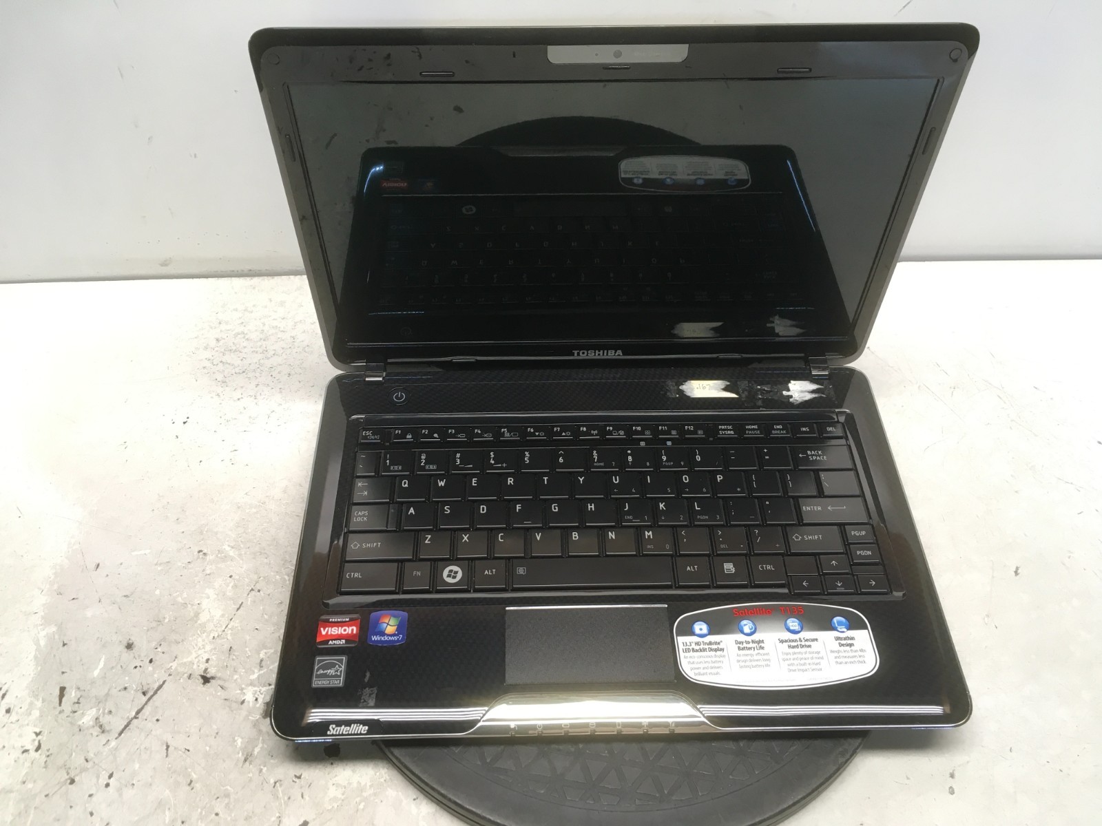 Toshiba Satellite T135-S1324 AMD Turion Neo X2 L625 1600MHz 4 GB NO HDD No Batt