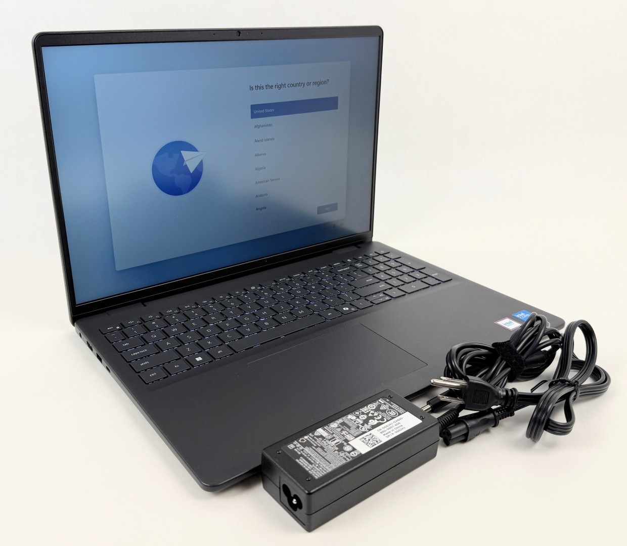 Dell 16 DC16250 16" FHD Touch Core 7 150U 16GB 1TB SSD W11H - Scratches