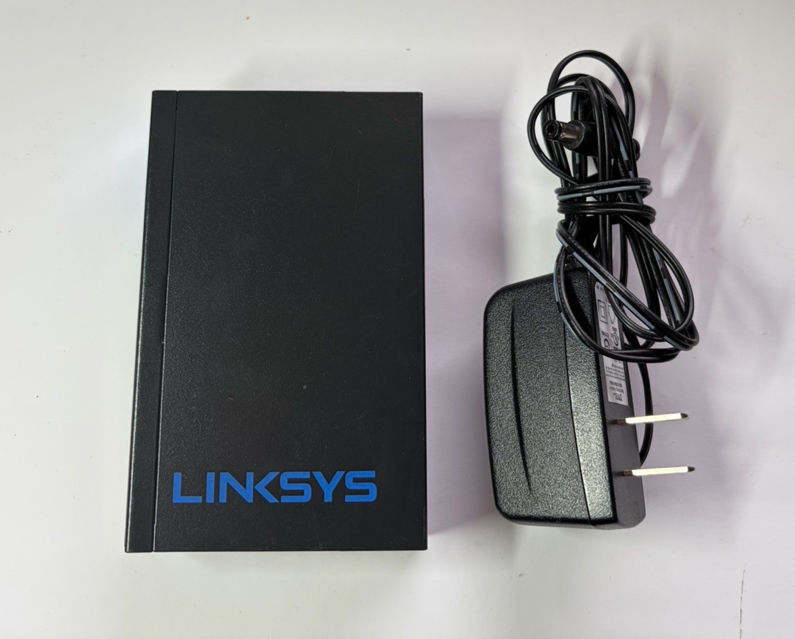 Linksys - 5-Port Gigabit Ethernet Switch - Black/Blue  SE3005 - Tested