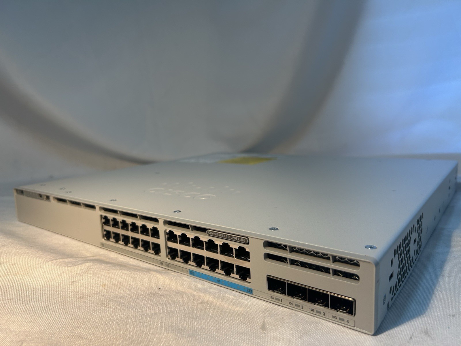Cisco C9300L-24UXG-4X-M Meraki Cat 9300L 24x Multi-Gig Switch w/4x10G Unclaimed