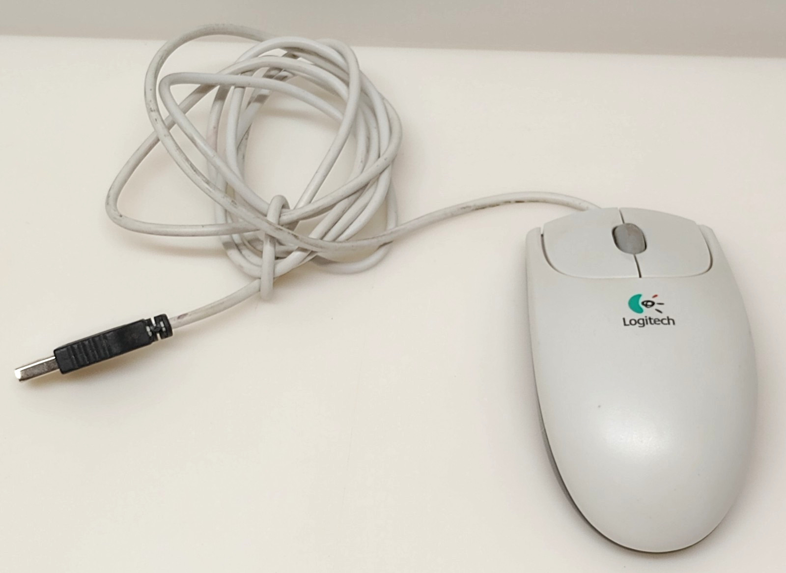 White Logitech USB Wired 2x Optical Wheel Mouse Model M-BJ58 P/N: 830524-0000