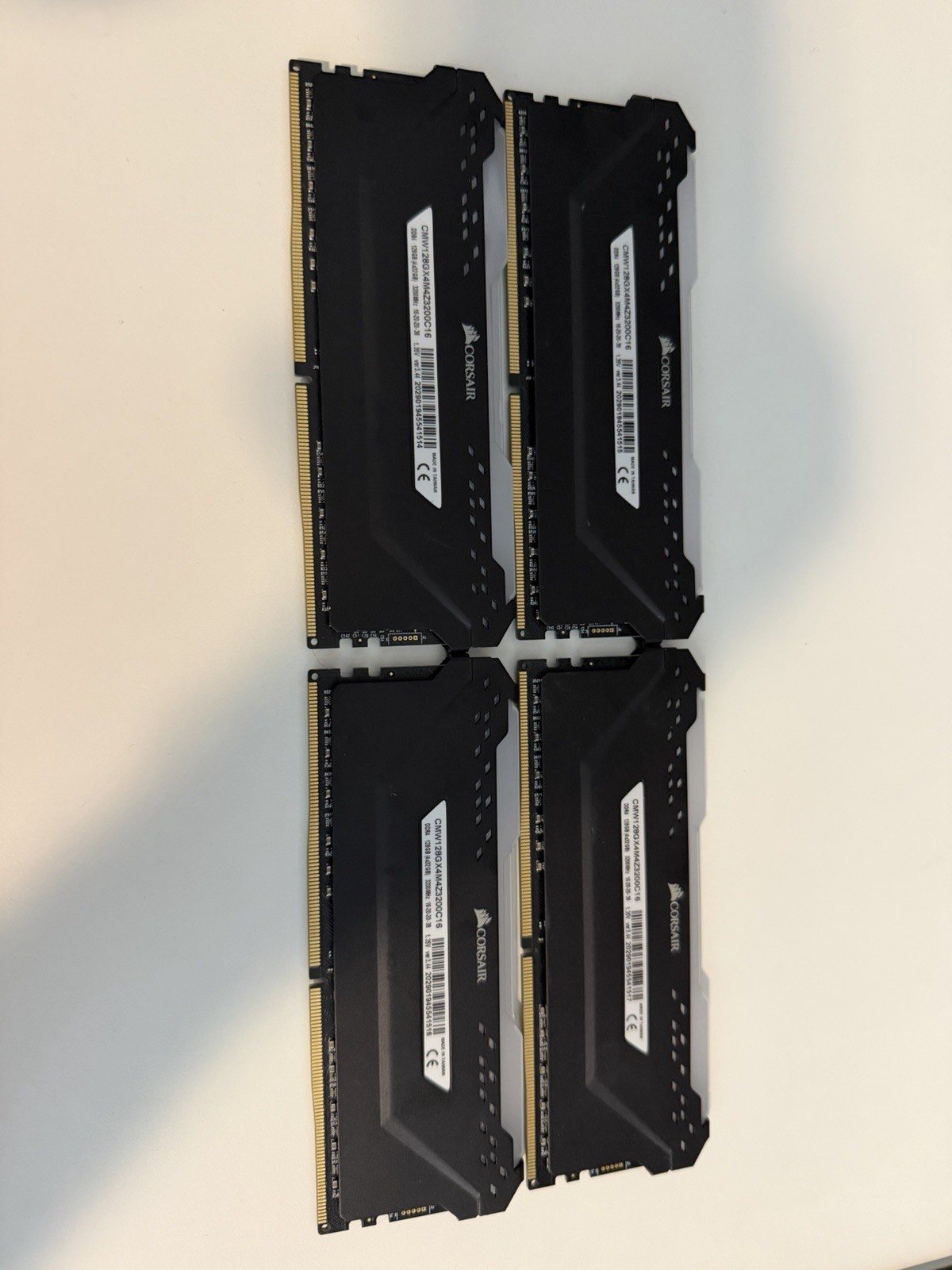 Corsair Vengeance RGB Pro 128GB (4x32GB) DDR4-3200 DIMM 288-Pin CMW128