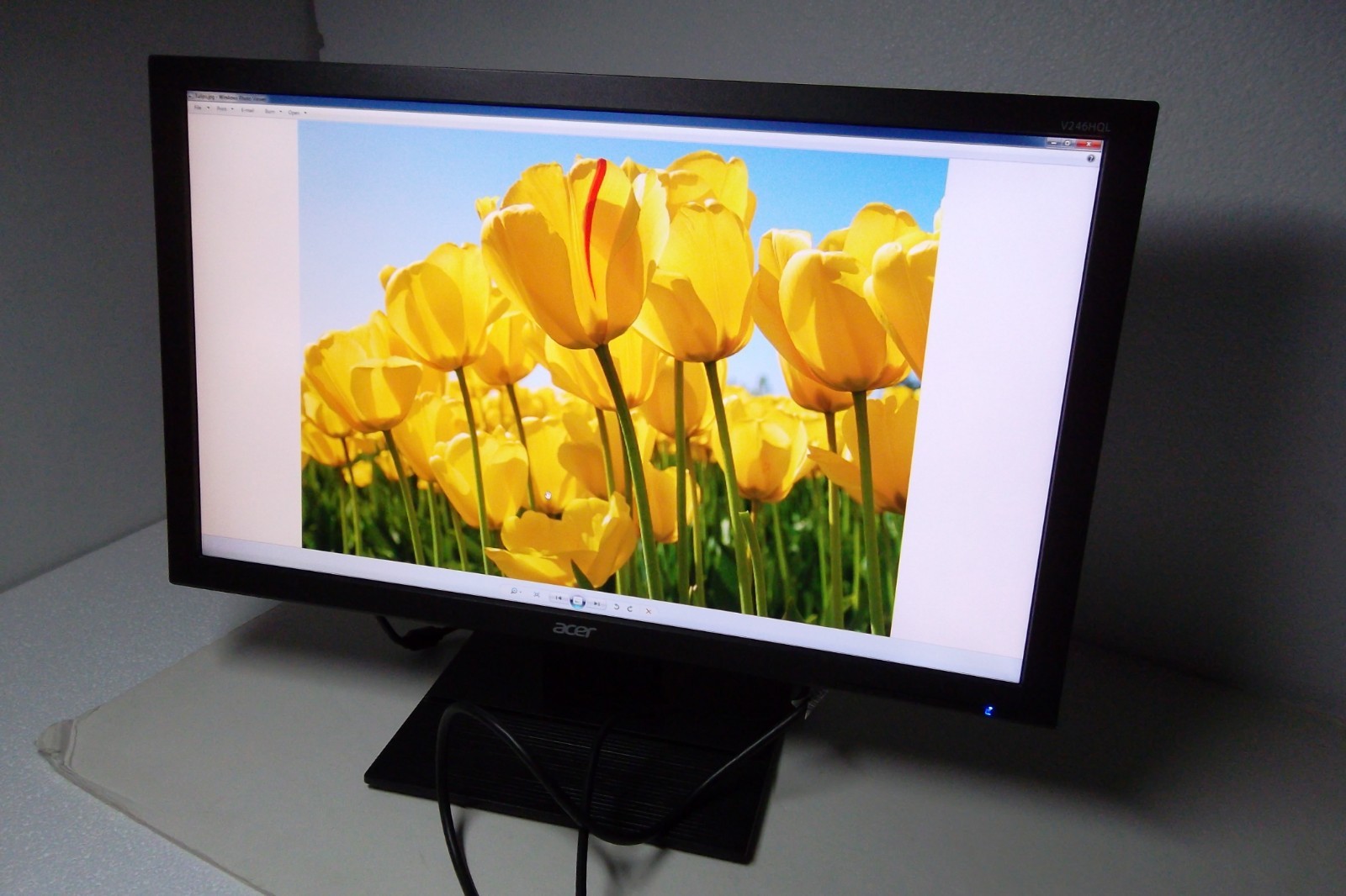 ACER V246HQL 24" Widescreen LED Monitor Full HD 1080p w/VGA DVI 5ms UM.UV6AA.C01