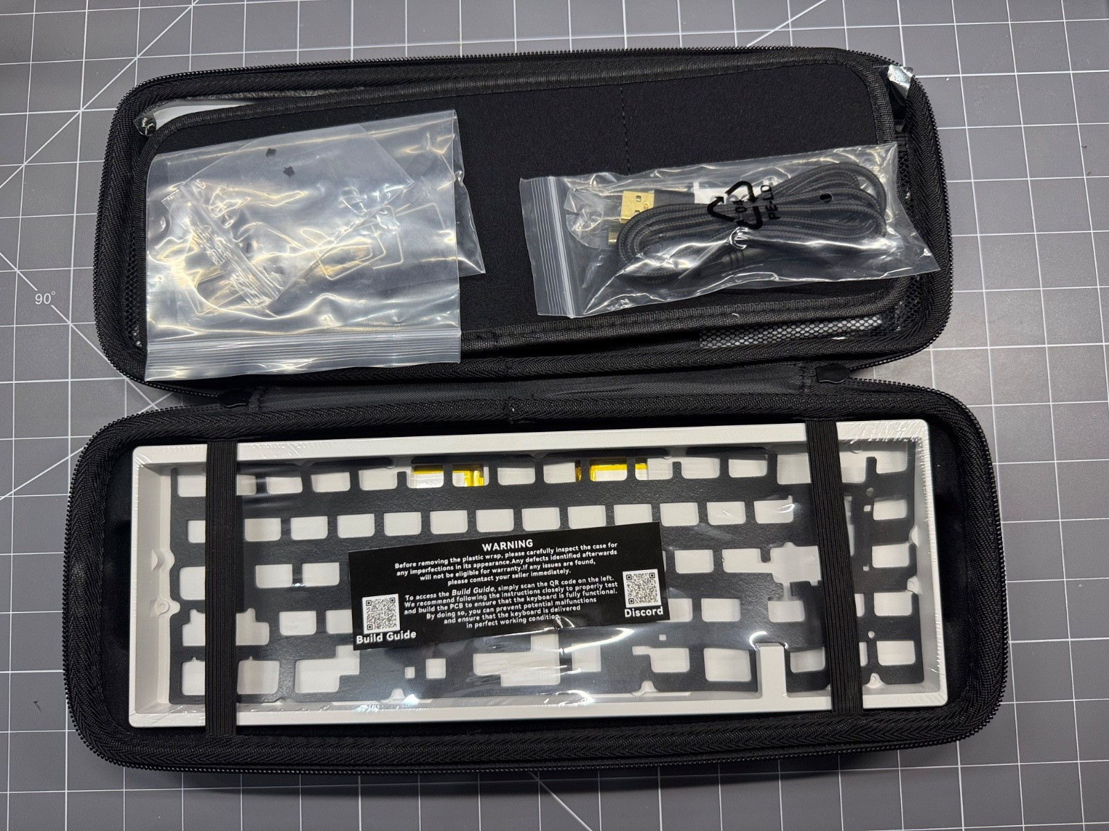 NEO65 Custom keyboard (new) unbuild White/Brass 