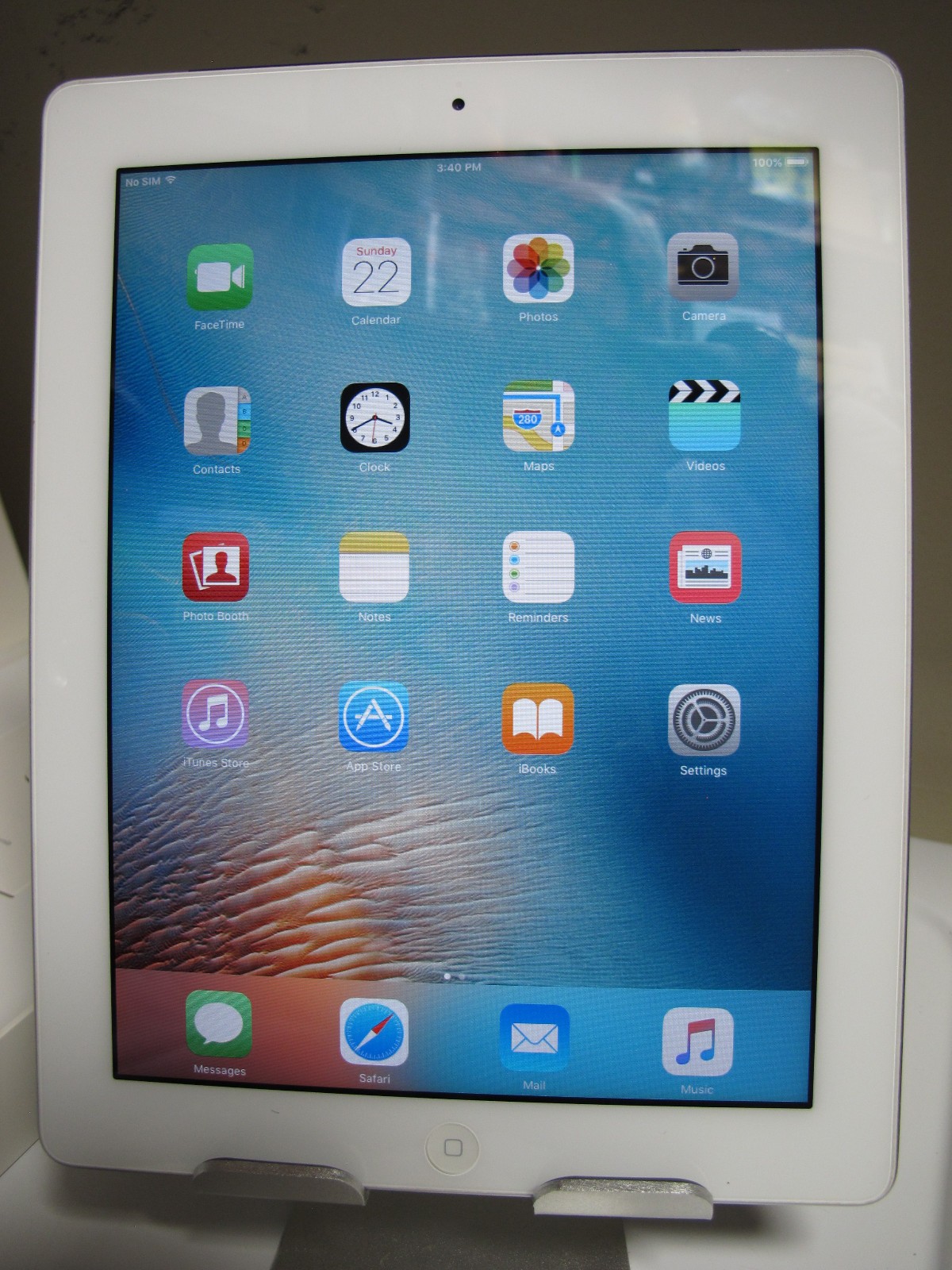 Vintage Apple iPad 2 32GB (A1396) Wi-Fi + 3G 9.7in White Original w/Box MC983LLA