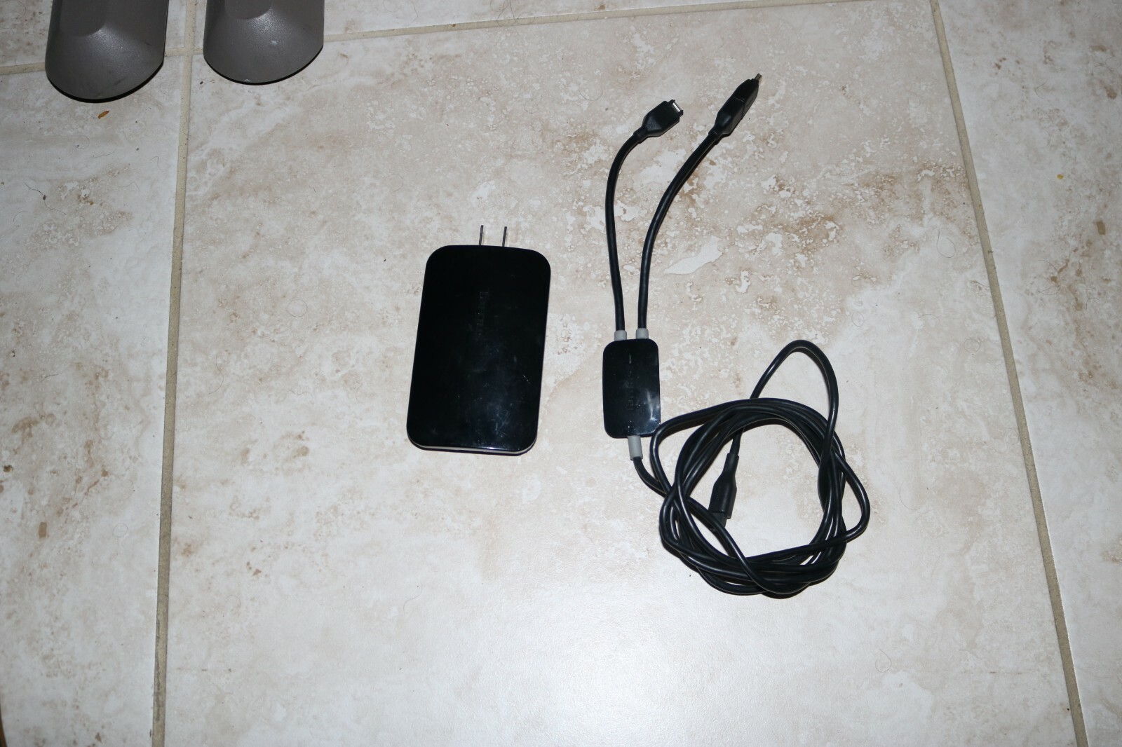 Targus Premium Laptop Charger Reg APA69 /w cables