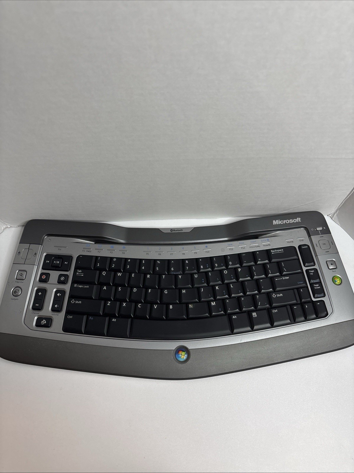 Microsoft Wireless Entertainment Keyboard 7000 Model 1073 Silver Tested & Works