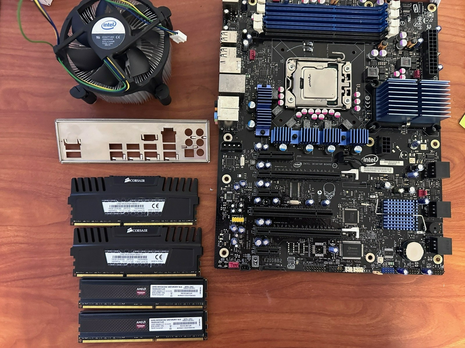Intel DX58SO LGA 1366 Motherboard DDR3 X58 Chipset ATX, i7-930 2.80, 32gb memory