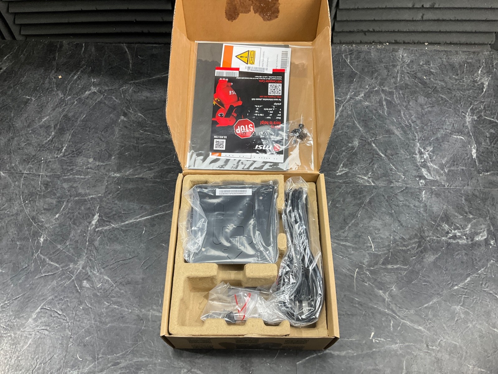MSI Cubi NUC 5 12m-086bus i3-1215U CUBI512M086B Barebones NO ORIGINAL BOX