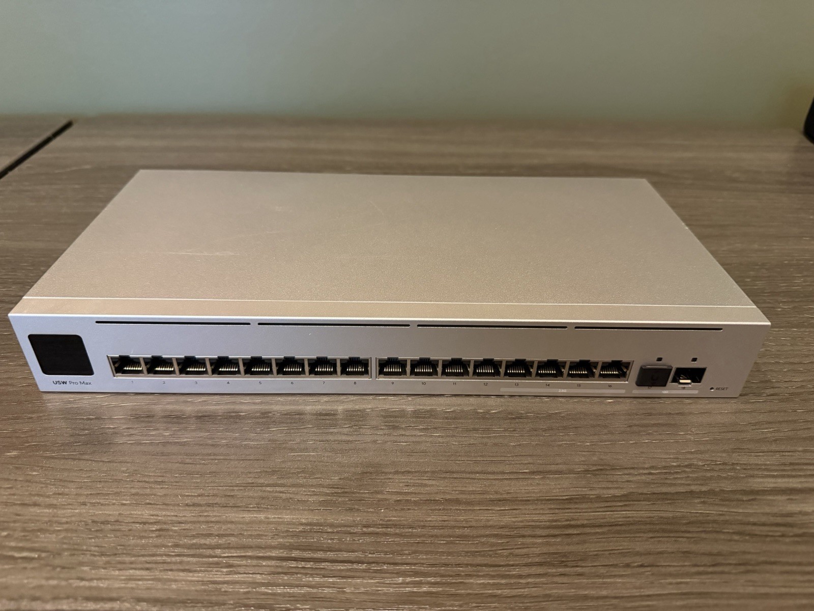 Ubiquiti UniFi Pro Max 16 USW-Pro-Max-16 Layer 3 2.5GbE 10G SFP+ Switch