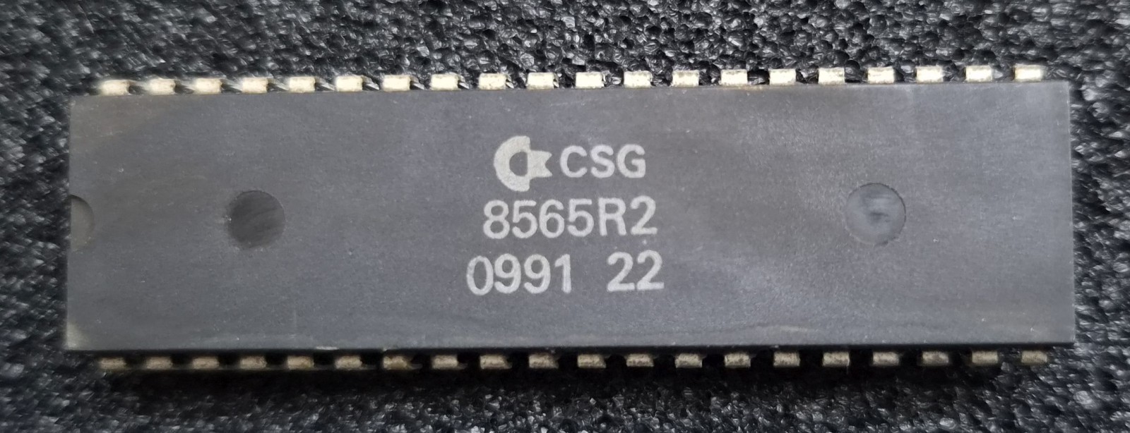 CSG 8565R2 VIC-II Video Chip – Commodore 64 C64 – Tested / Vintage IC