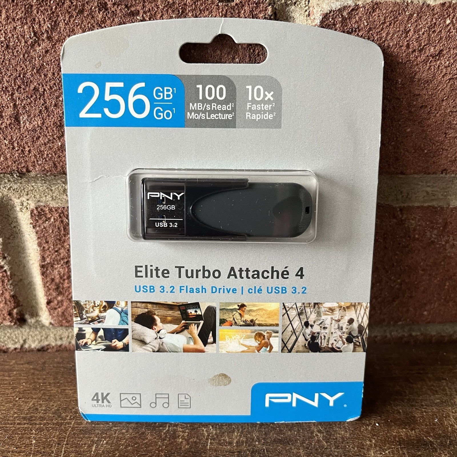 PNY 256 GB - Elite Turbo Attaché 4 - USB 3.2 Flash Drive - 100MB/s Read