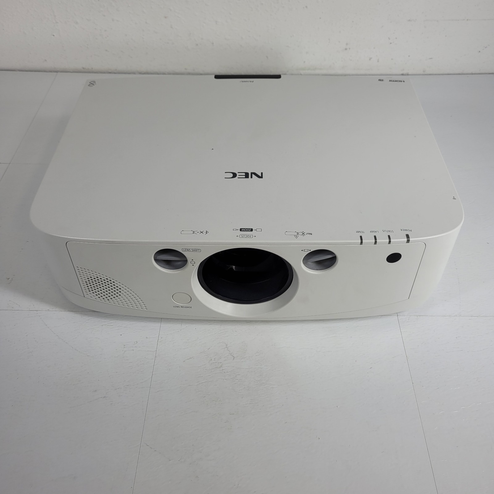 *PARTS* NEC NP-PA500U Projector For Parts Does Not Work Power & Status Flashing