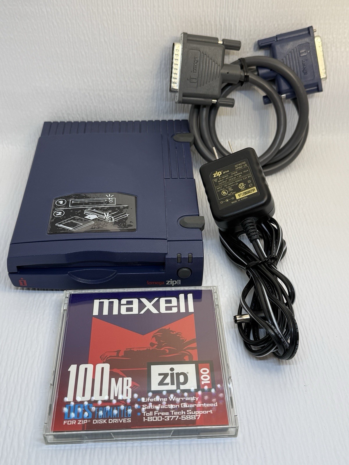 iomega Zip Z100P2 External Drive w/ Power Cord, Parallel Cord, 100MB Disk