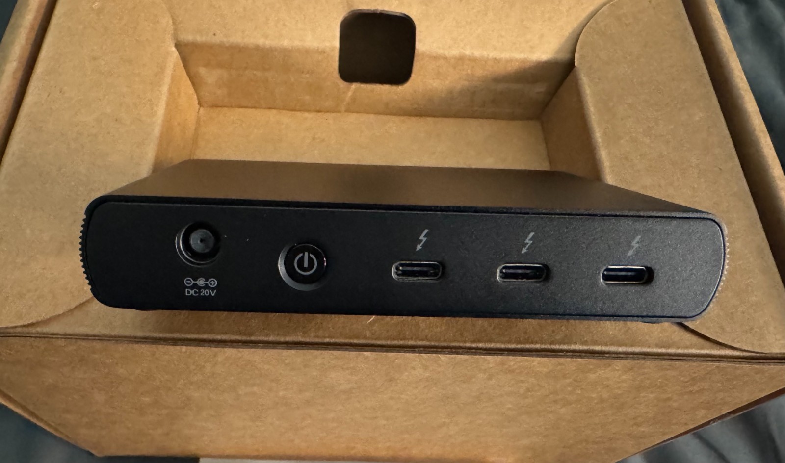 Amazon Basics Thunderbolt 4 Docking Station Dual 4K 85W PD Mac/Windows NEW INBOX