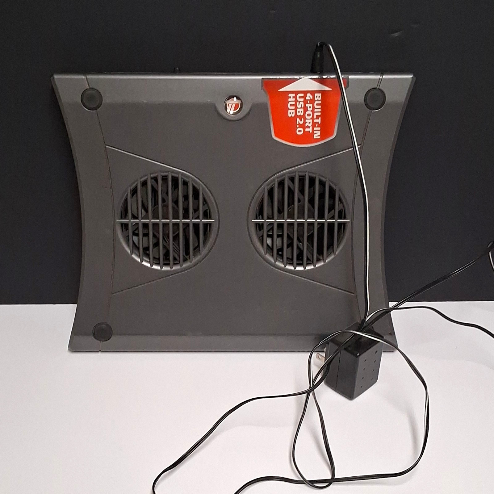 Targus AWE01US 15in Laptop Cooling Pad Dual Fans USB-Powered 4-Port USB 2.0