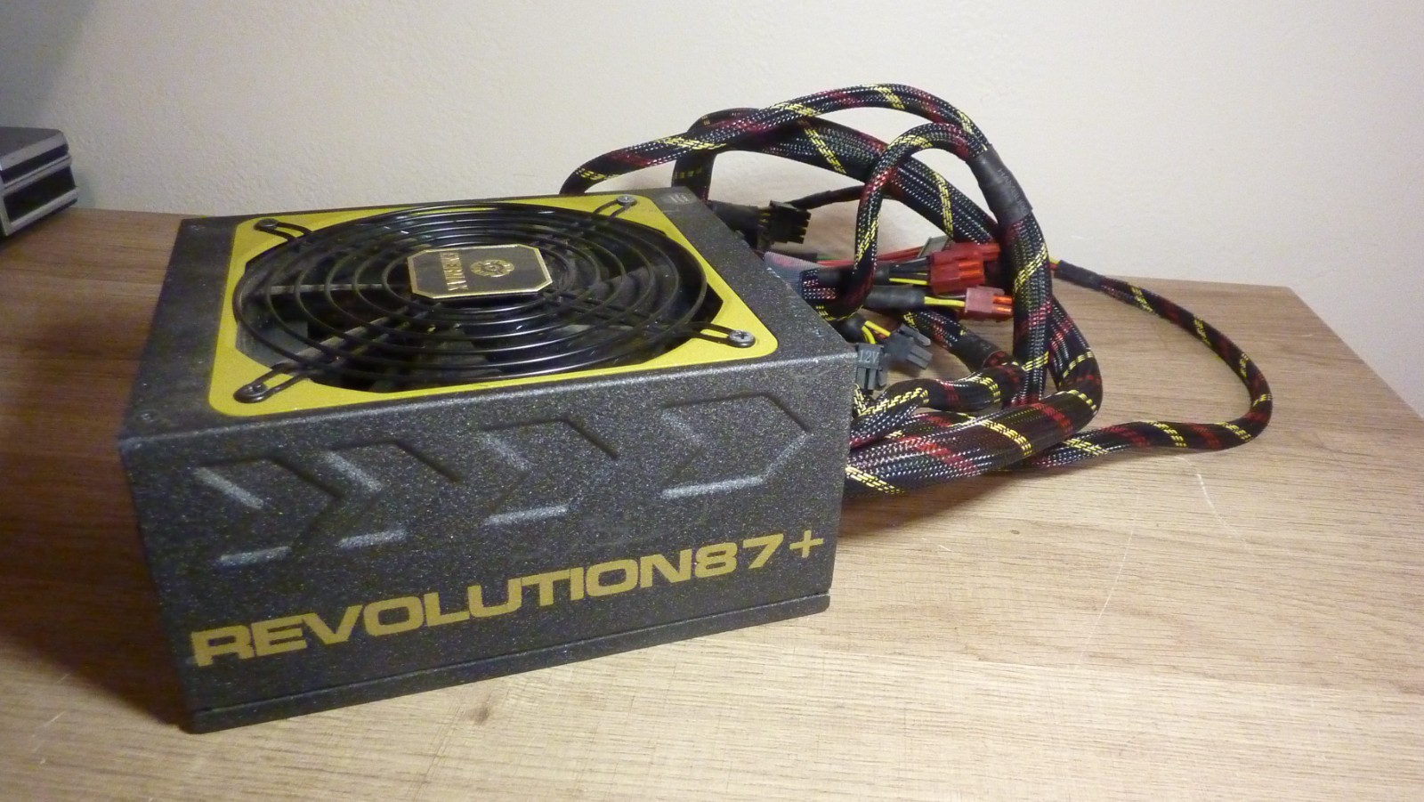 Enermax ERV1000EWT-G Revolution87+ Gold 1000W 30A EPS12V AC Power Supply