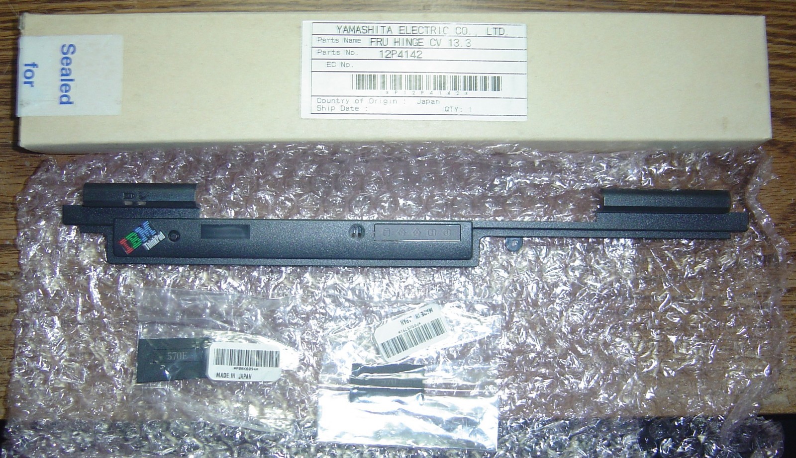 NEW OEM IBM THINKPAD 05k5799  570 570e  HINGE POWER  BEZEL NOS